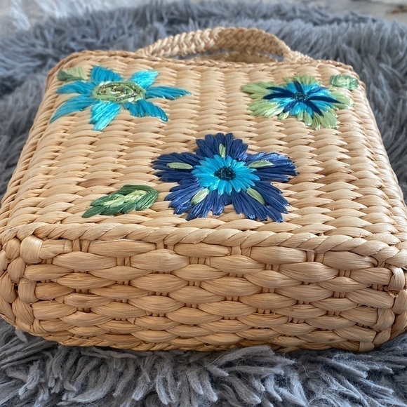 WOVEN CORNHUSK SUMMER TIME MINI WOVEN PURSE WITH FLOWERS - Picture 3 of 7